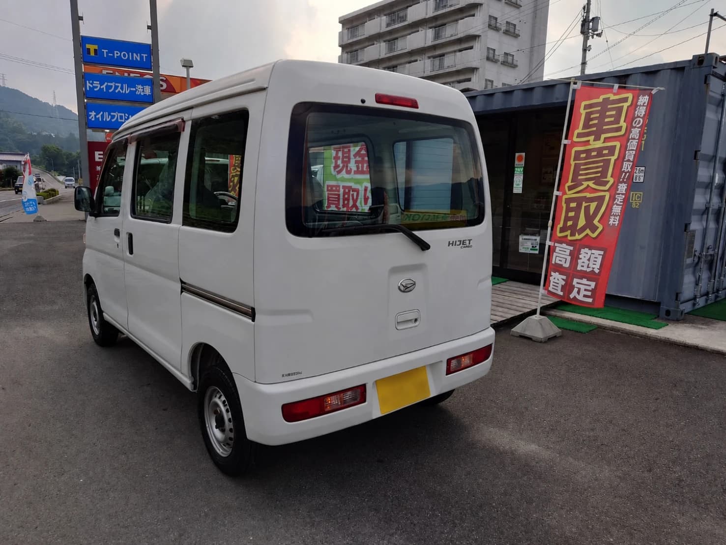 白いダイハツ ハイゼットカーゴ スペシャル 4WDの左後方外観
