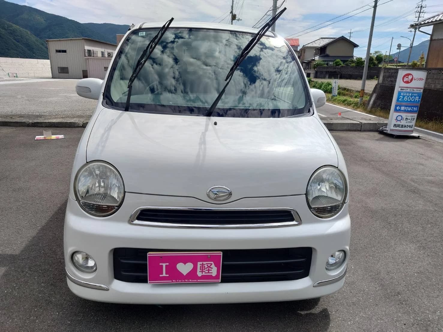 白いダイハツ ムーヴラテ COOLの正面外観