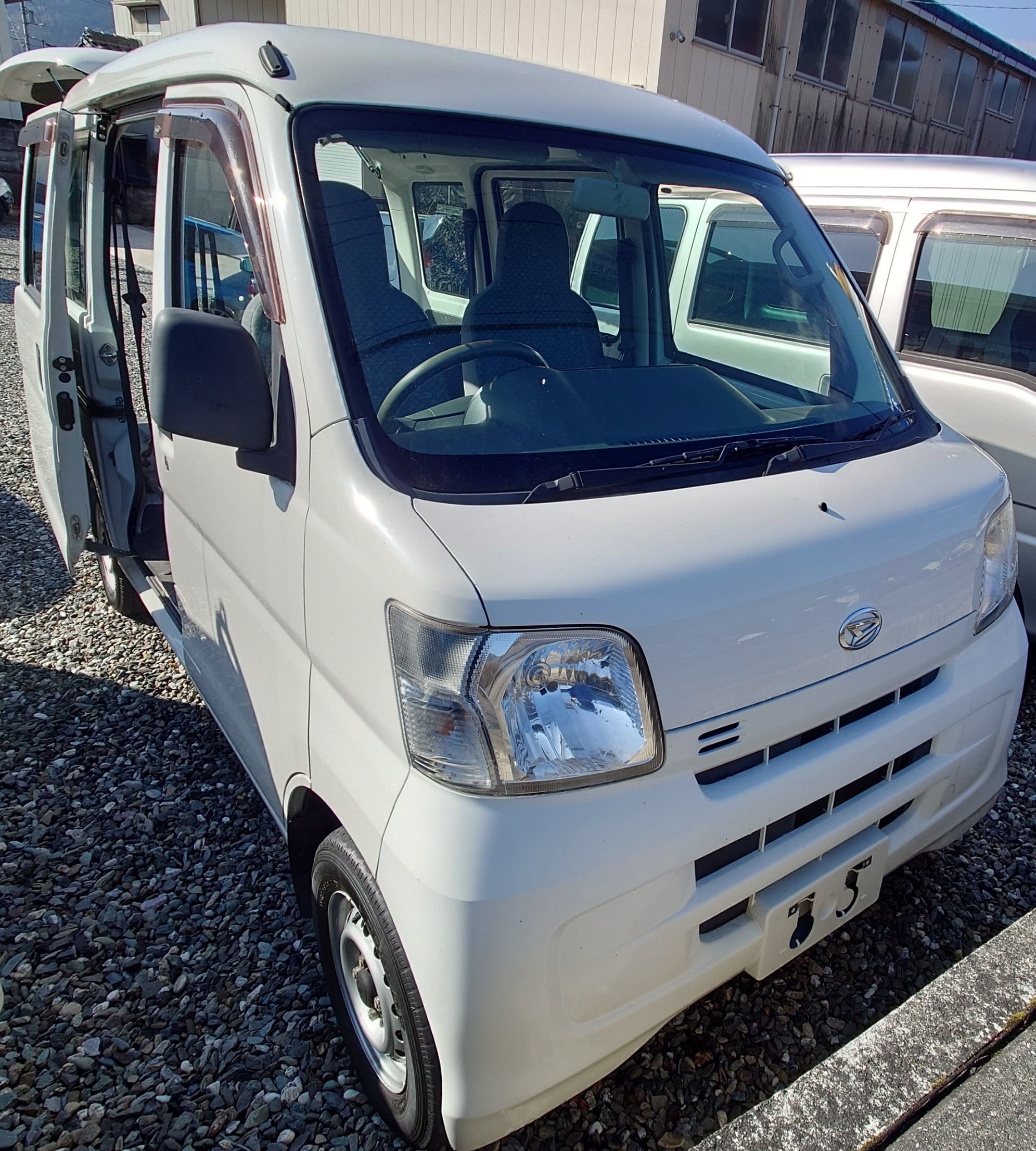【徳島県三好郡】徳島県三好郡のお客様よりダイハツ・ハイゼットカーゴ4WDの出張査定